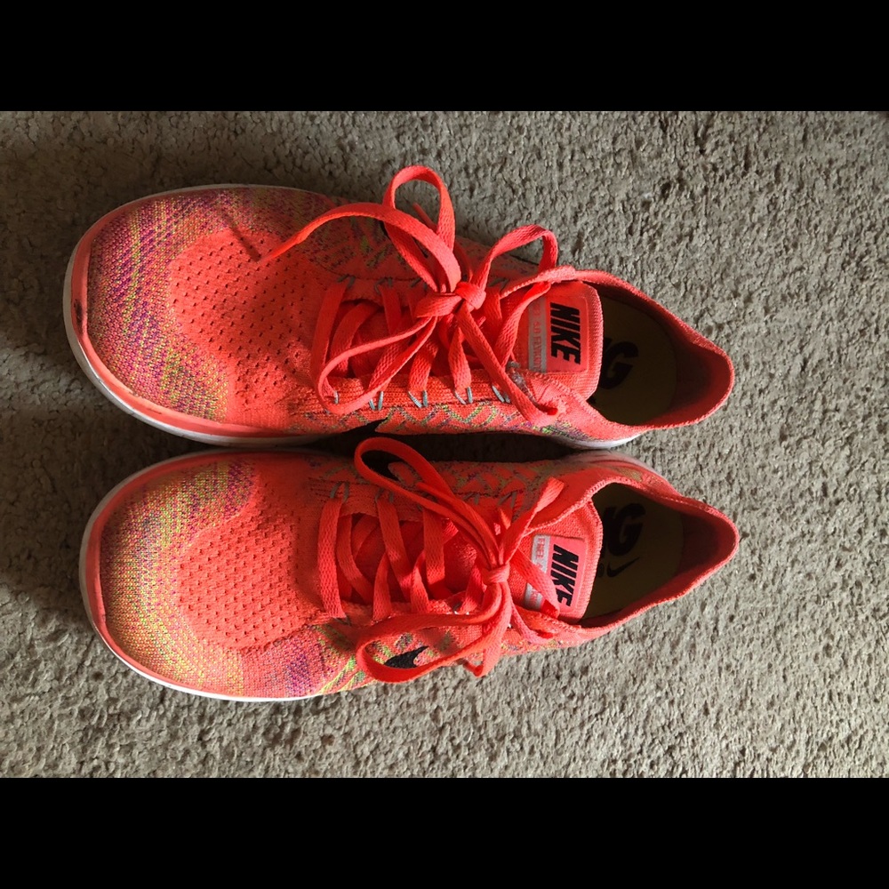 Nike flyknit tennis shoes